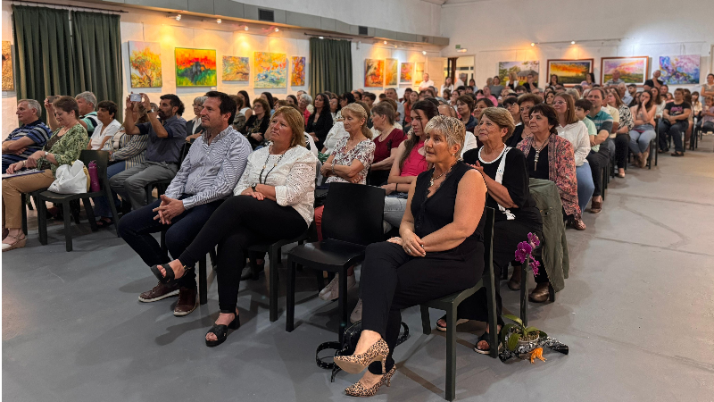 "PALETAS Y PINCELES" CELEBRÓ 21 AÑOS DE CREATIVIDAD Y DEDICACIÓN ARTÍSTICA